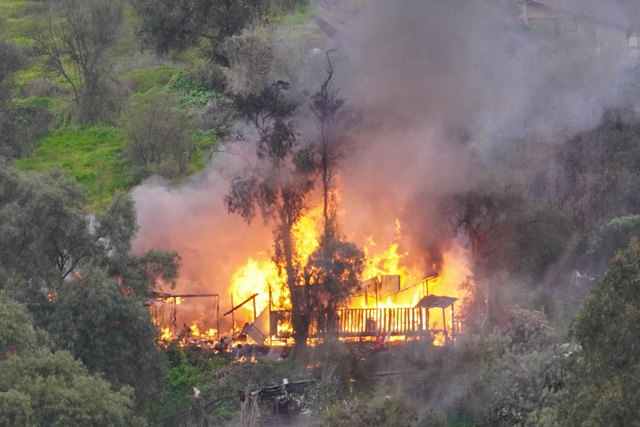 Incendio dejó graves daños en vivienda en La Cruz