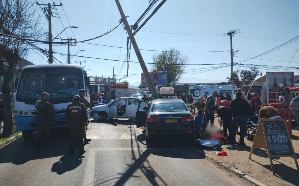 Quillota: Accidente frente al Colegio Tierra del Fuego deja cinco lesionados