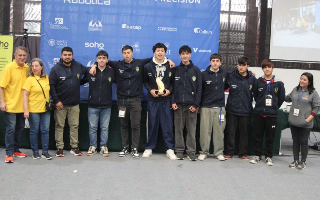 Escolares de Quillota brillan en torneo internacional de Robótica