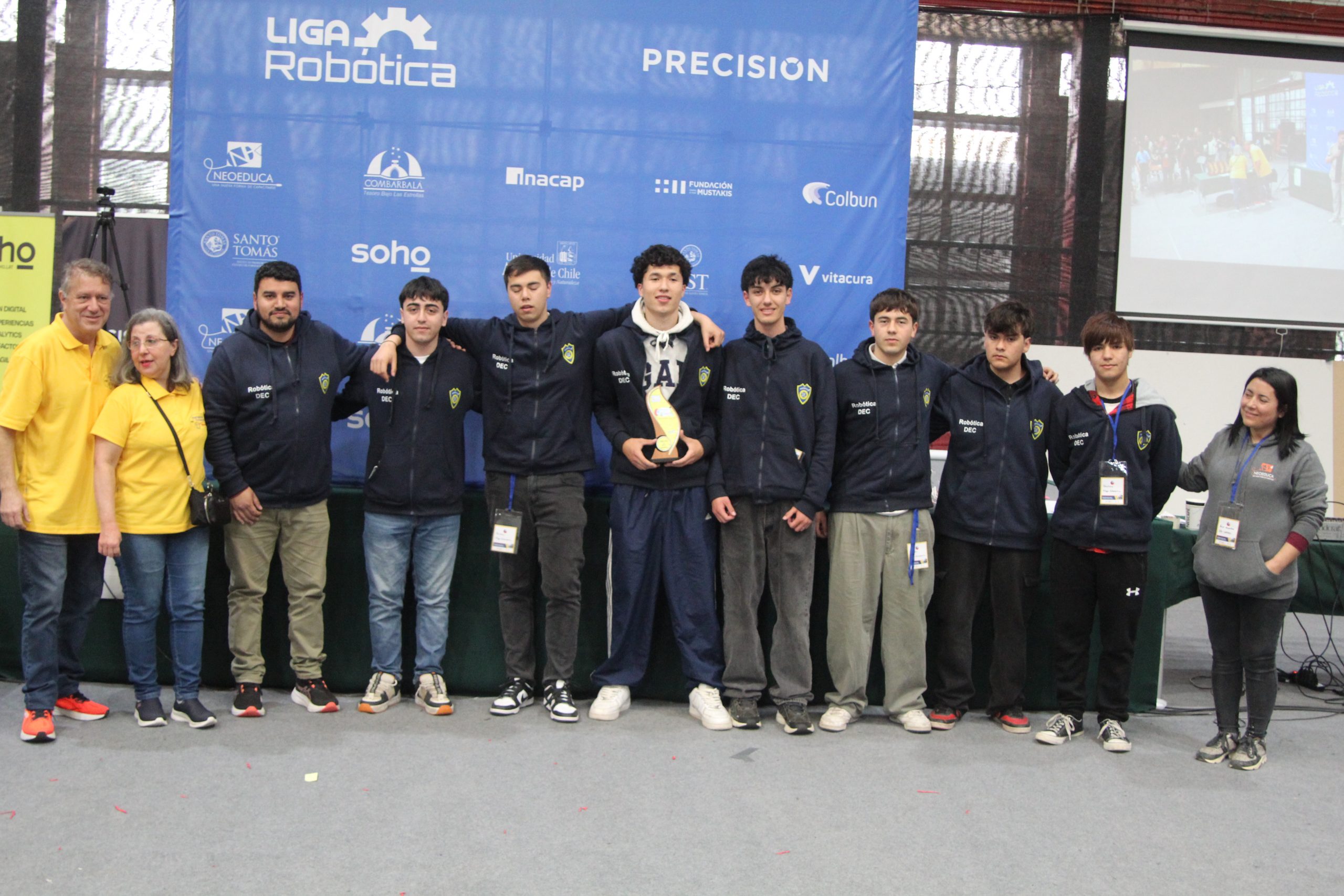 Escolares de Quillota brillan en torneo internacional de Robótica