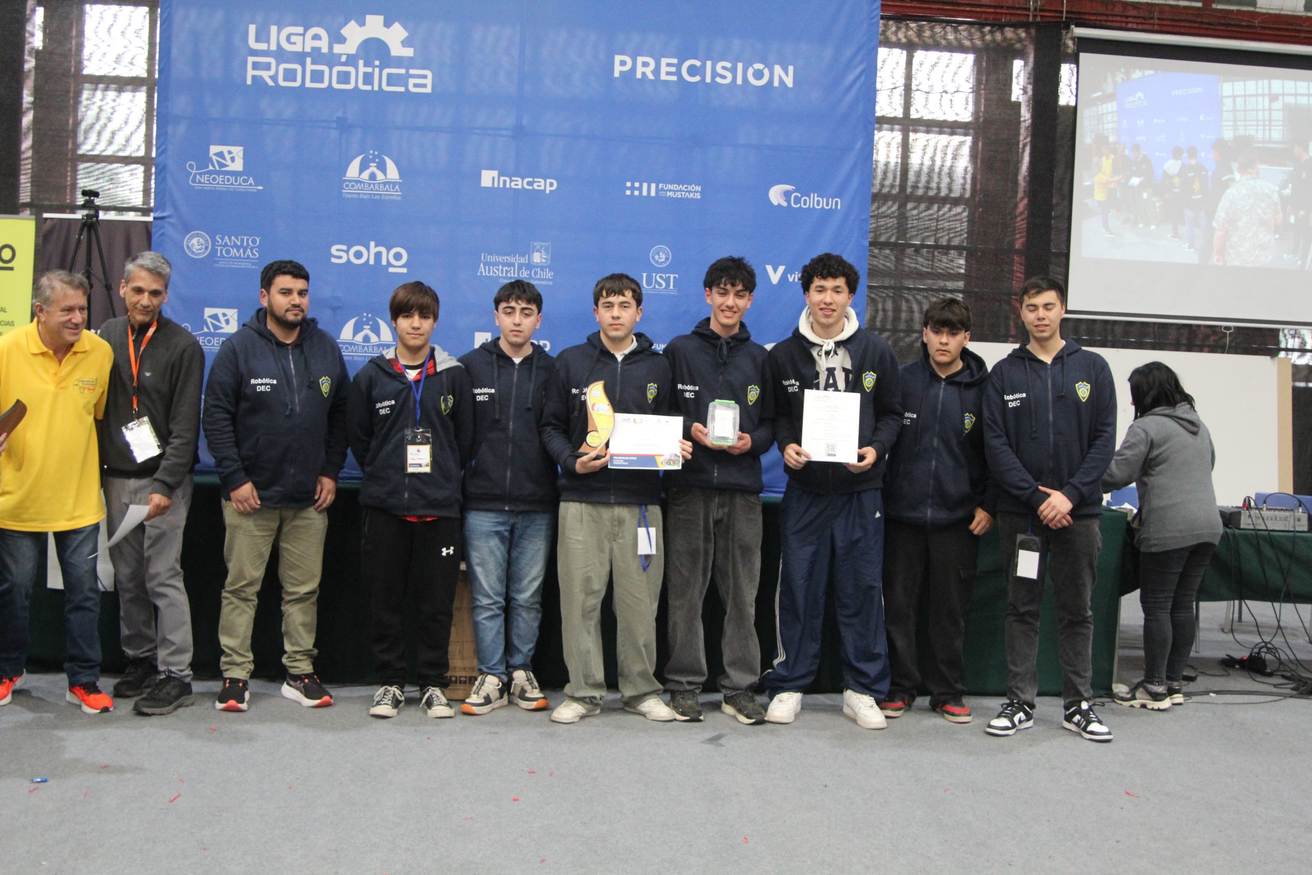 Escolares de Quillota brillan en torneo internacional de Robótica