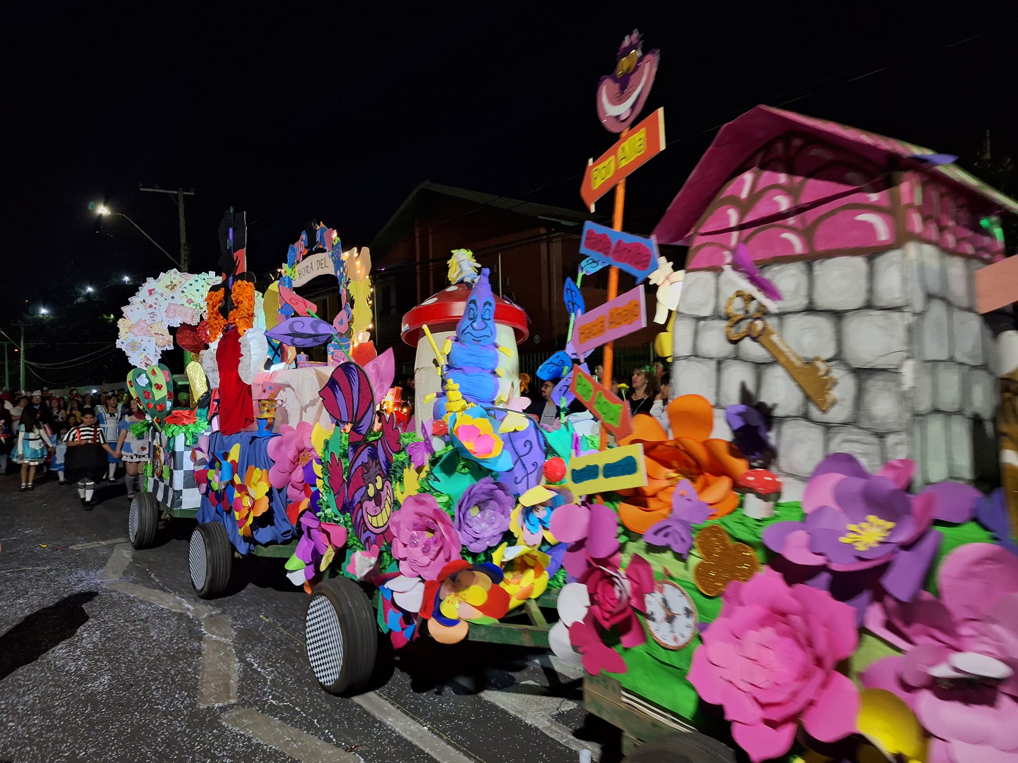 [FOTOS] La Cruz tuvo deslumbrante Desfile de Carros Alegóricos