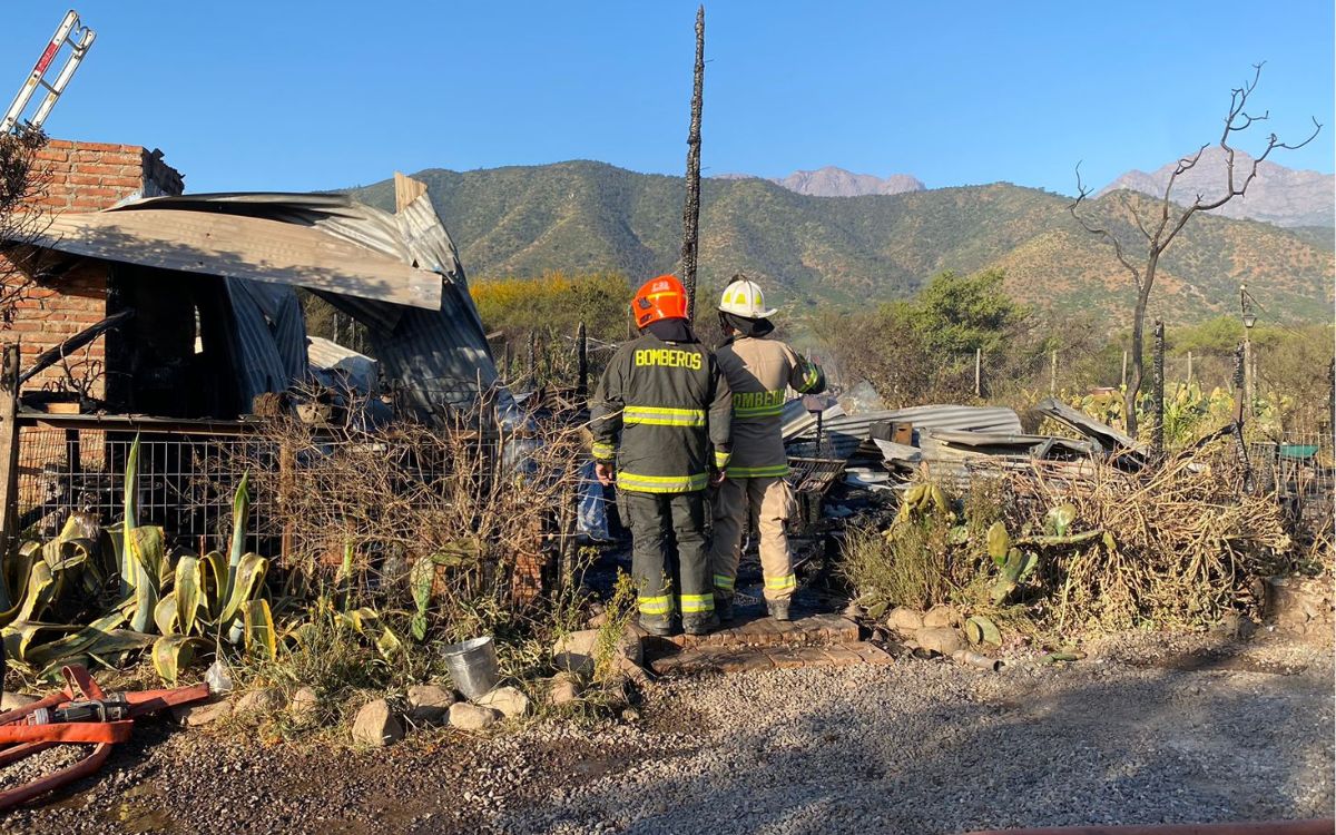 Incendio destruyó la casa de una familia en Nogales