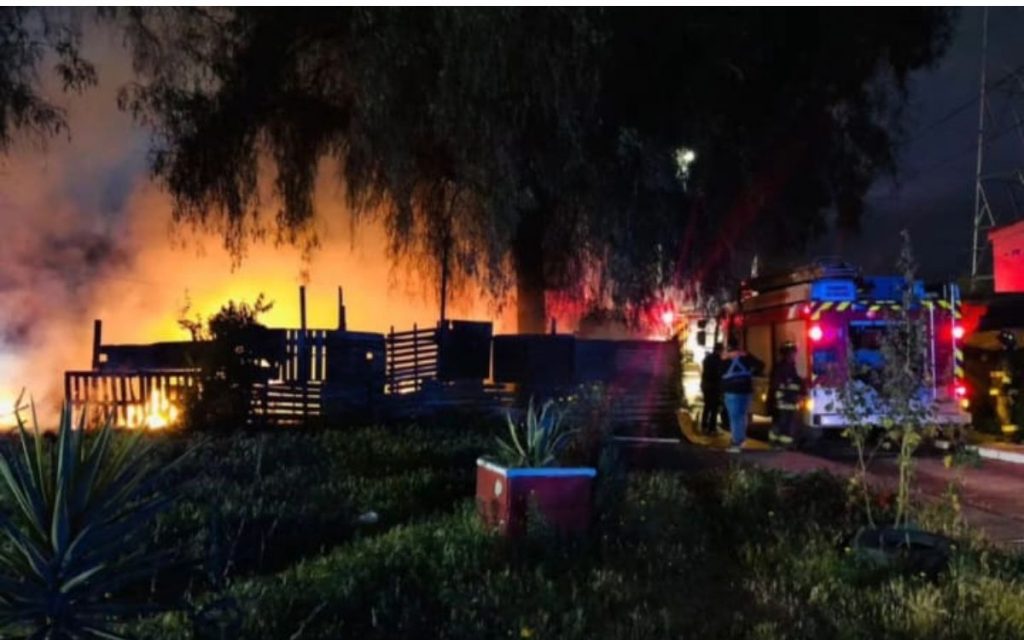 Incendio destruyó una mediagua y un “ruco” en La Calera