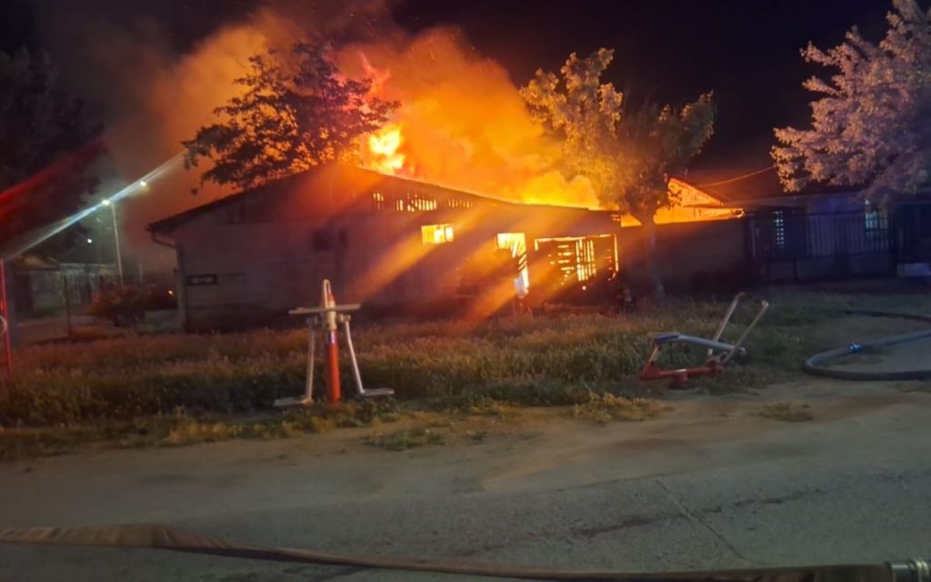 Incendio en Quillota consumió por completo una vivienda