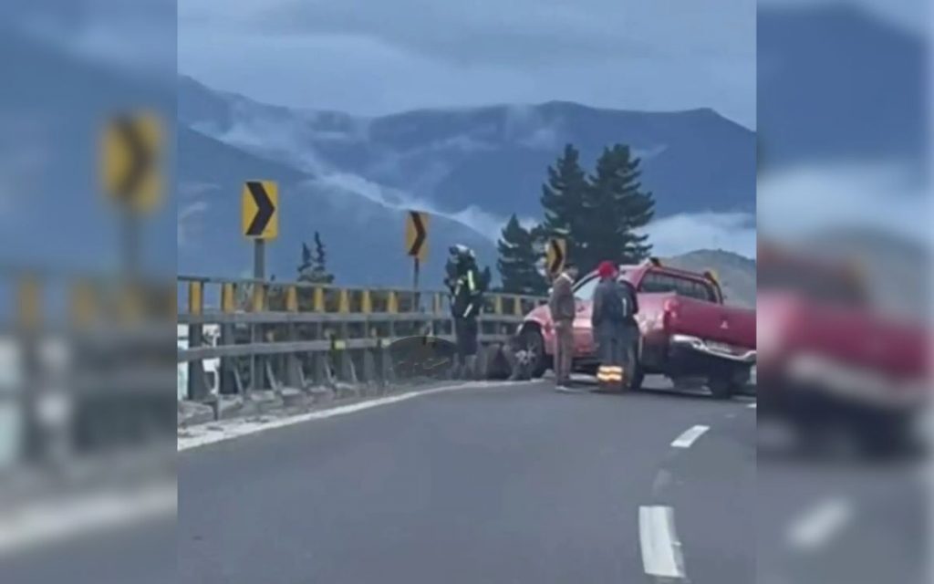 Joven conductora chocó contra barreras de autopista Los Andes