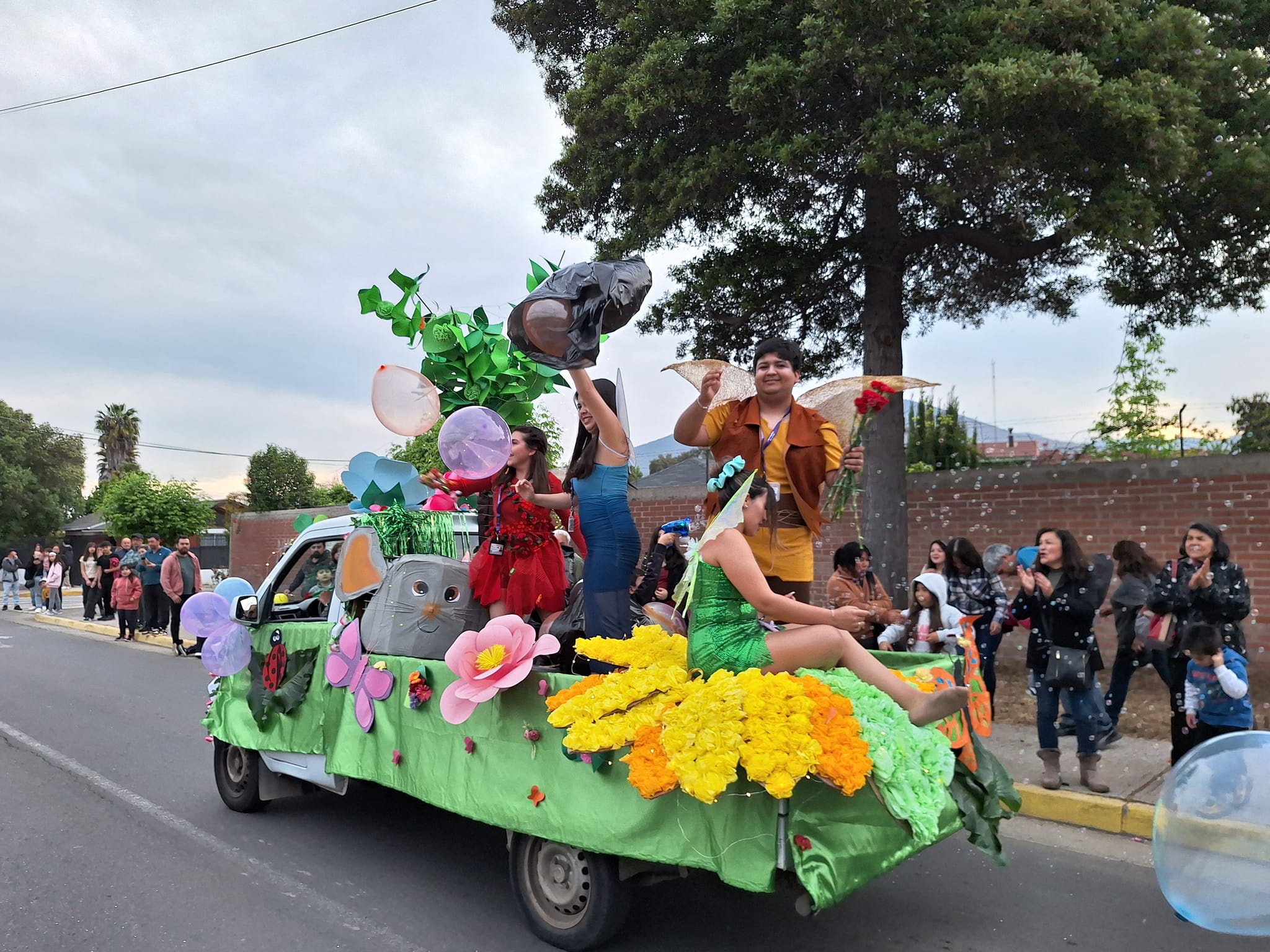 La Cruz tuvo deslumbrante Desfile de Carros Alegóricos