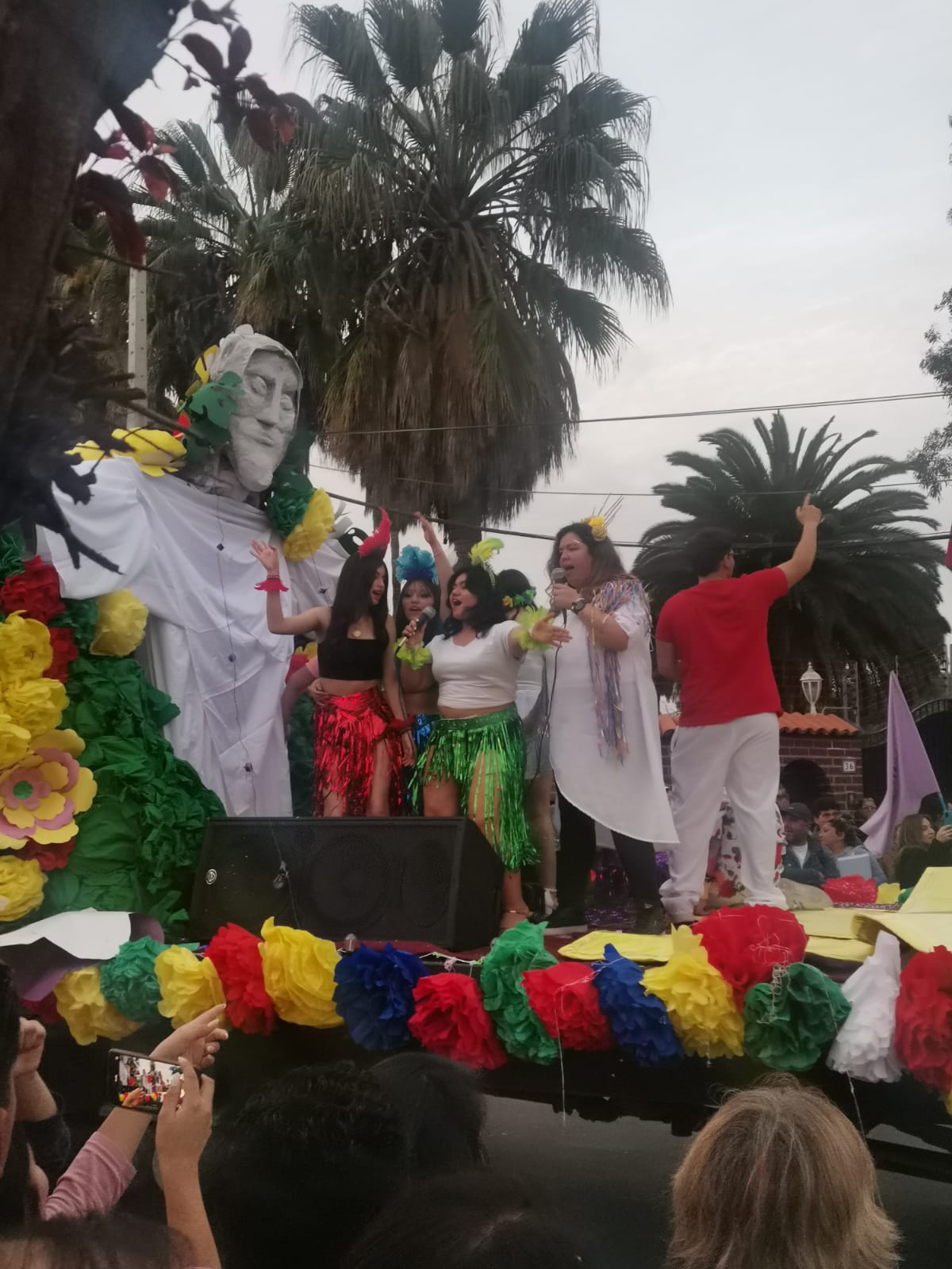 La Cruz tuvo deslumbrante Desfile de Carros Alegóricos