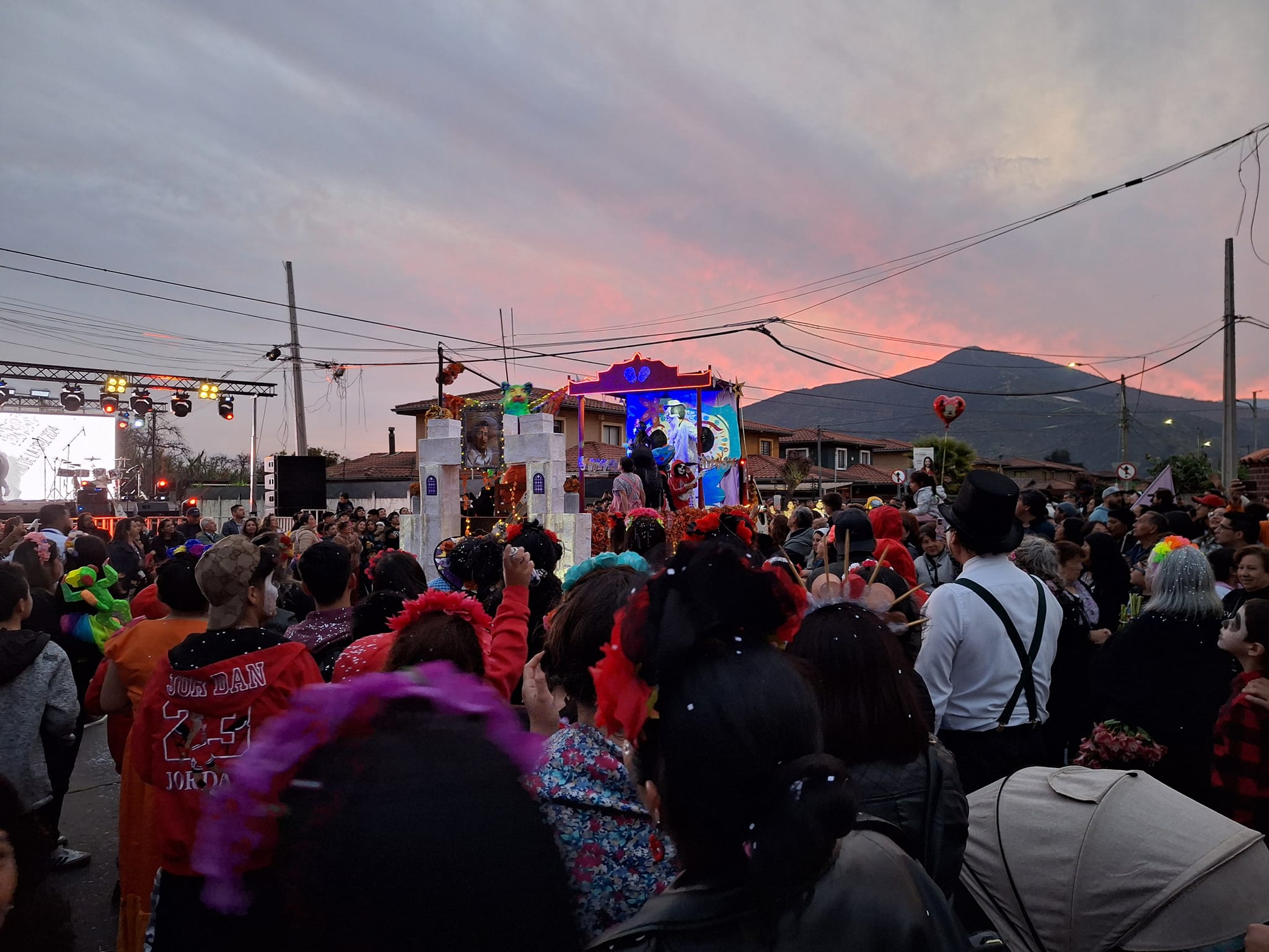 La Cruz tuvo deslumbrante Desfile de Carros Alegóricos