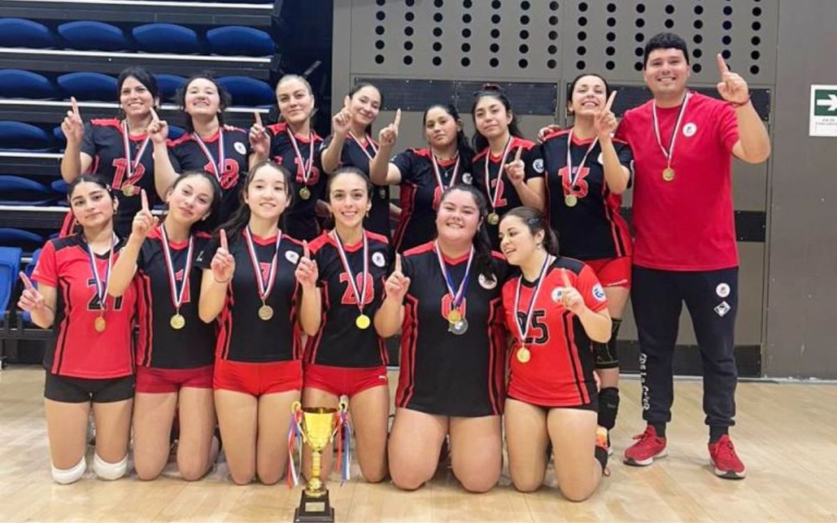 CDS La Calera se coronó campeón de la Copa de Menores UC de Vóleibol Sub 17