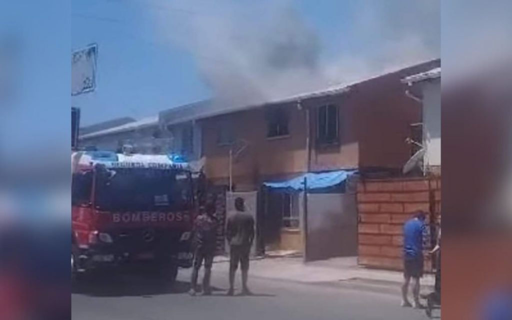 Incendio en Artificio deja 4 adultos y un bebé damnificados