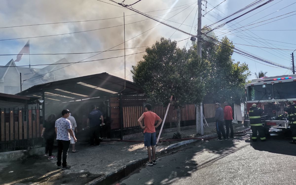 Voraz incendio en Quillota dejó una persona fallecida