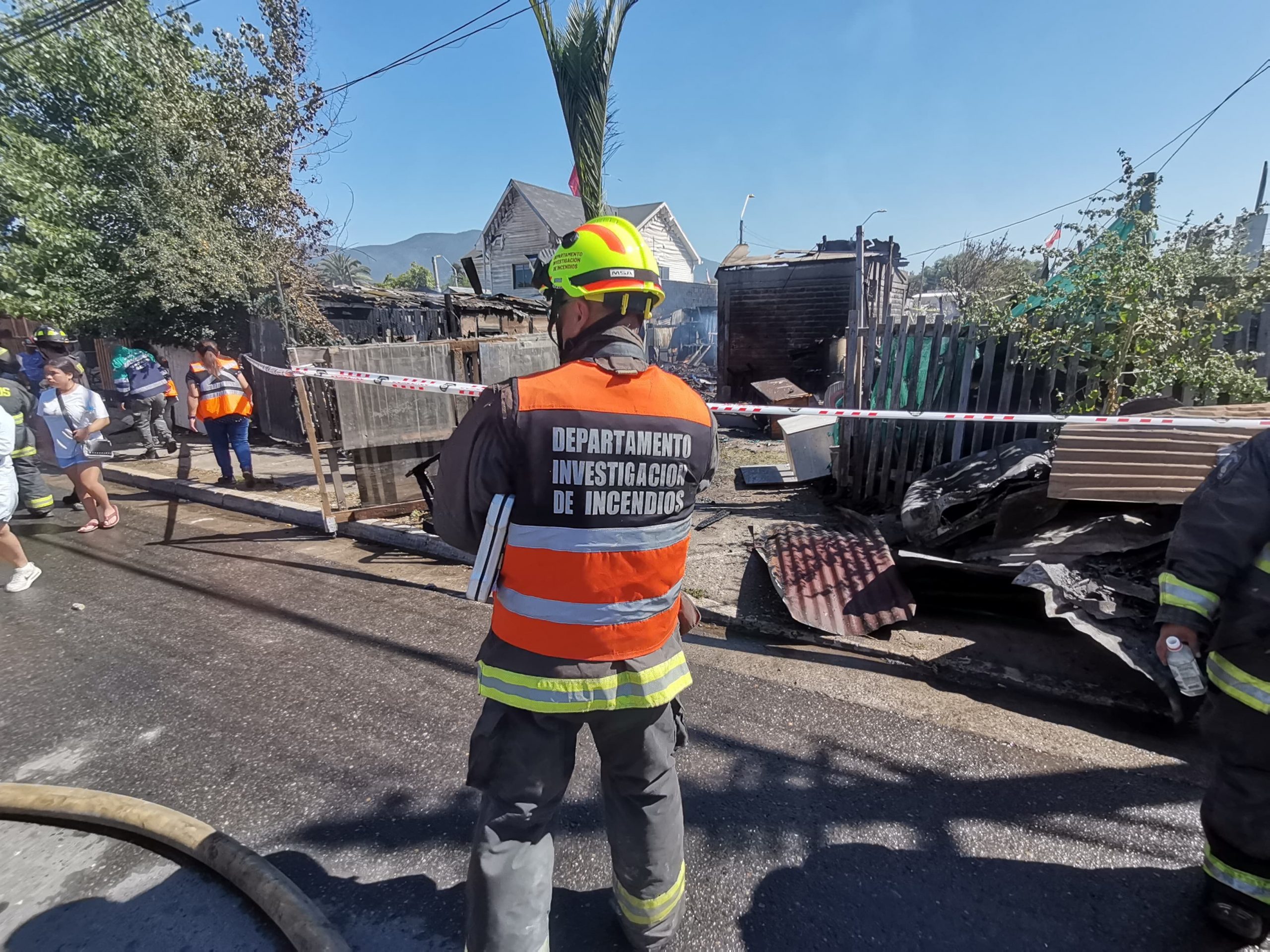 Voraz incendio en Quillota dejó una persona fallecida