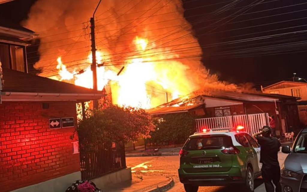 Incendio destruyó dos casas en El Melón y dejó numerosos damnificados