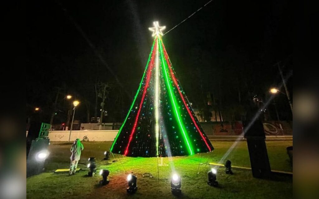 La Calera recibe diciembre con encendido del árbol de Navidad