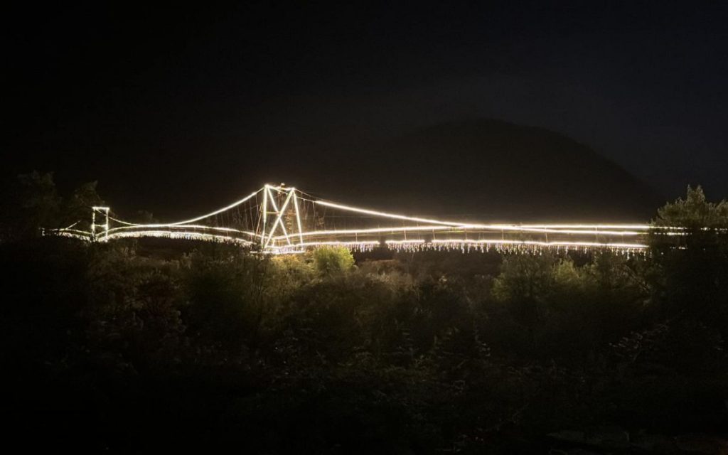 Puente Lo Rojas vuelve a iluminarse para la Navidad