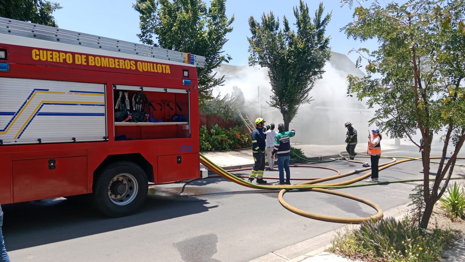 VIDEO-Bomberos-combate-incendio-en-vivienda-en-Quillota-2024-1536x865.jpg