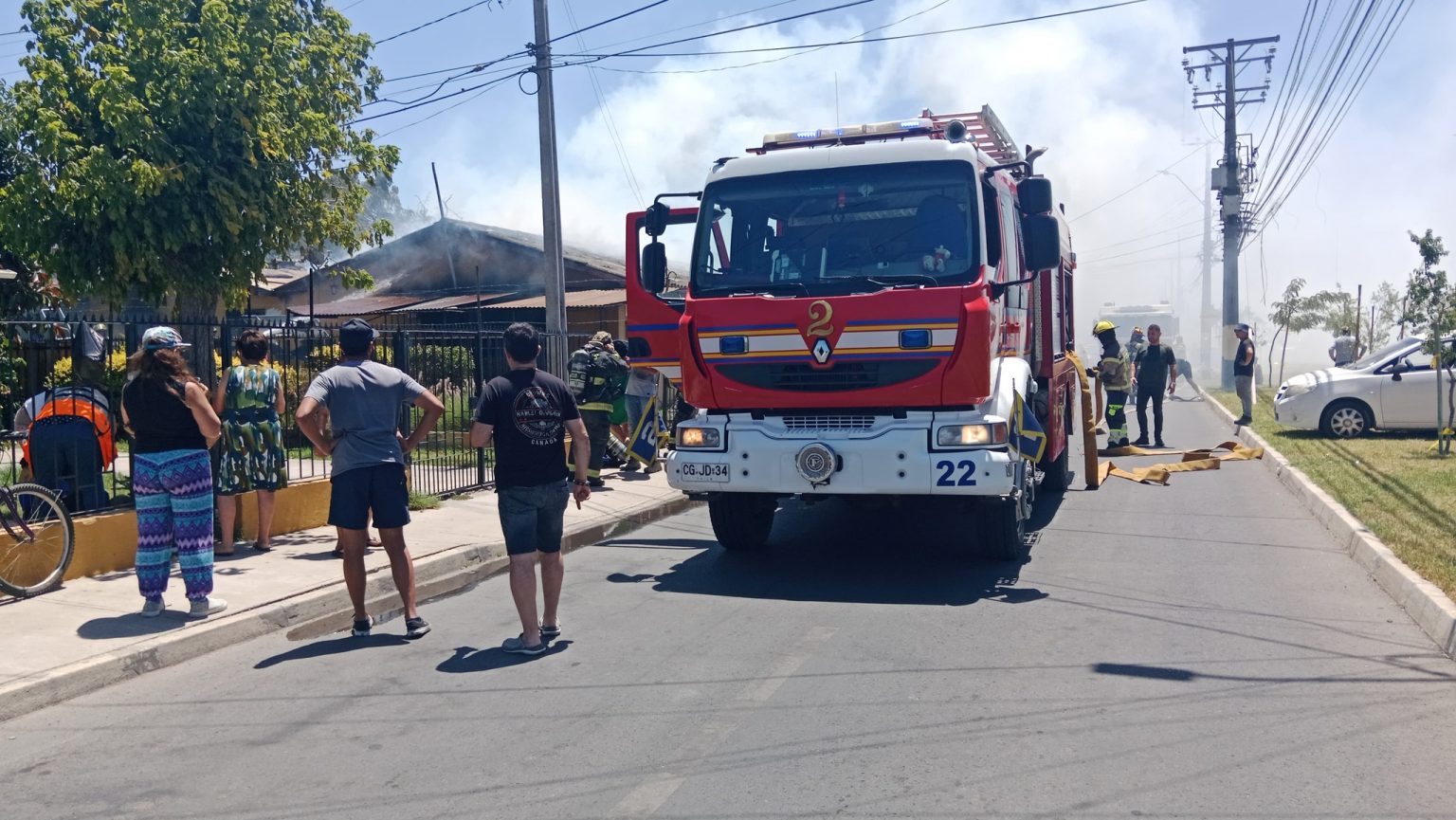 Bomberos-combate-incendio-en-una-casa-de-Quillota-2025-1536x865.jpg