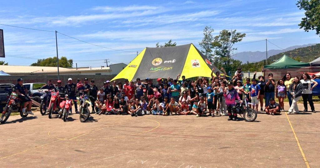 Quillota: Niños de la Escuela de Verano en San Pedro alucinaron con el motociclismo enduro