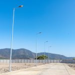 Instalan luminarias en el terreno de la nueva Feria Minorista de La Calera