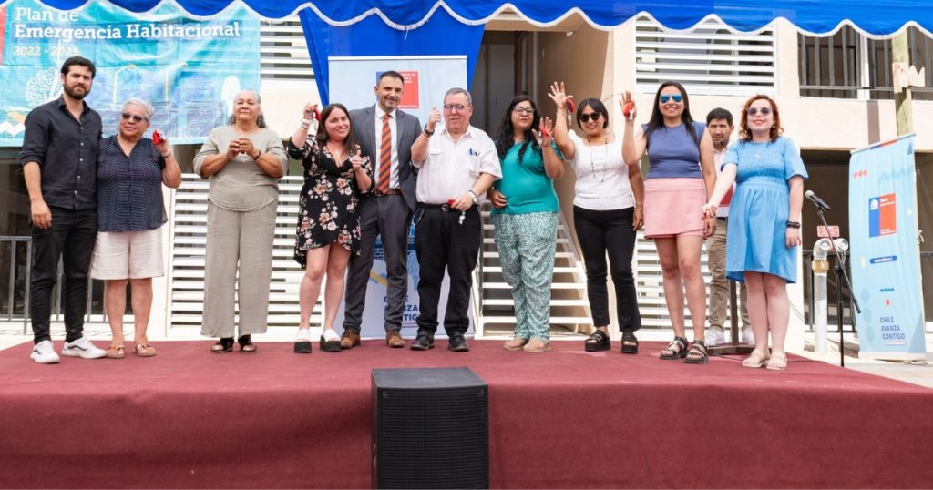 En emotiva ceremonia entregan viviendas a 160 familias del Comité San Expedito en La Calera