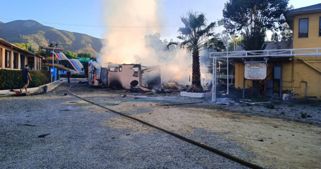 Explosión causó incendio y destruyó una instalación del Centro Turístico Valle del Romeral