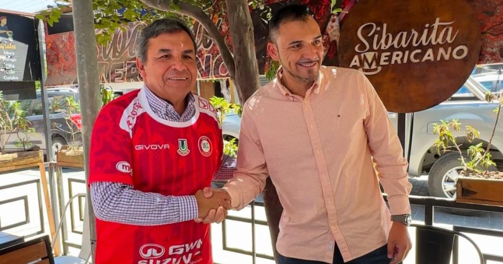 Alcalde Luis Mella cumplió apuesta y vistió los colores de Unión La Calera