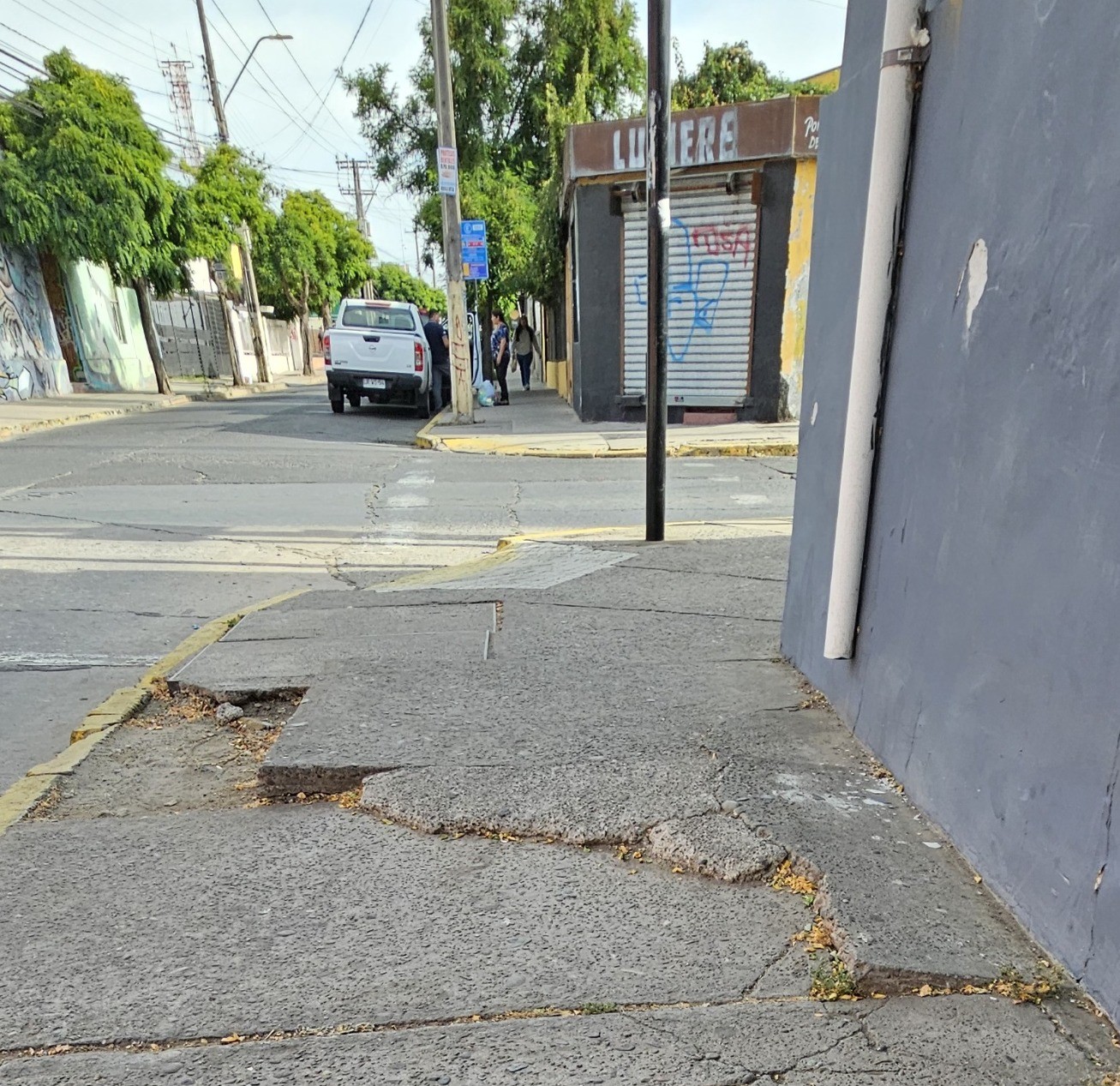 Estas son las veredas con mayor deterioro en el centro de Quillota